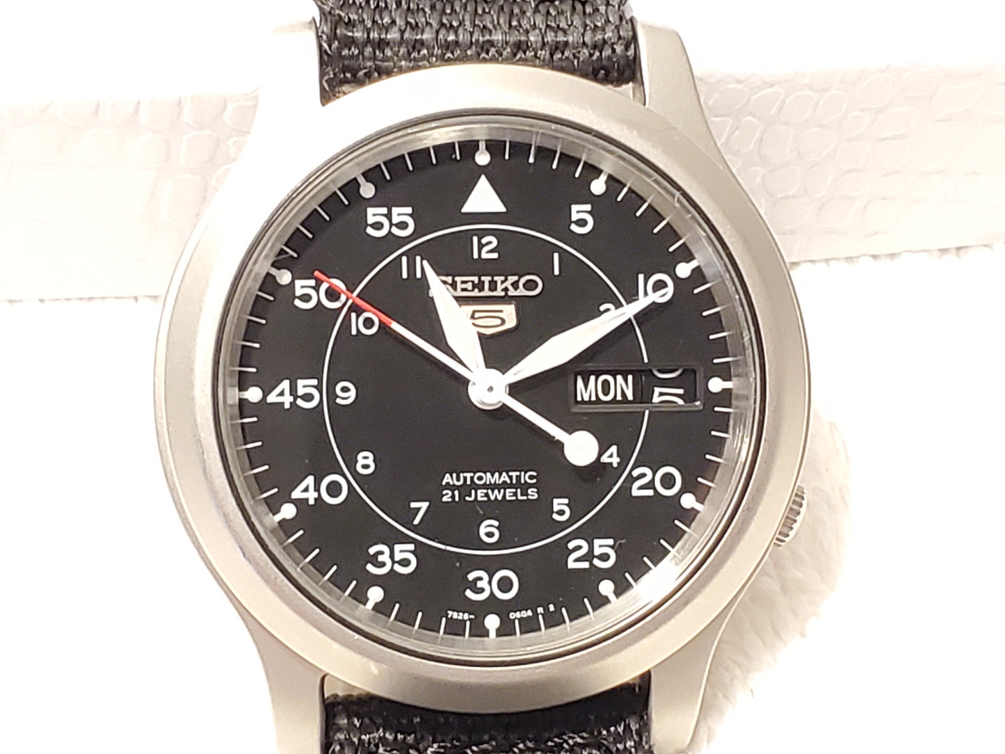 Vintage Seiko 5 Men's Automatic Day Date Watch Stainless Steel Black Twenty One Jewels