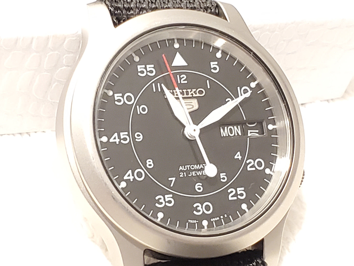 Vintage Seiko 5 Men's Automatic Day Date Watch Stainless Steel Black Twenty One Jewels