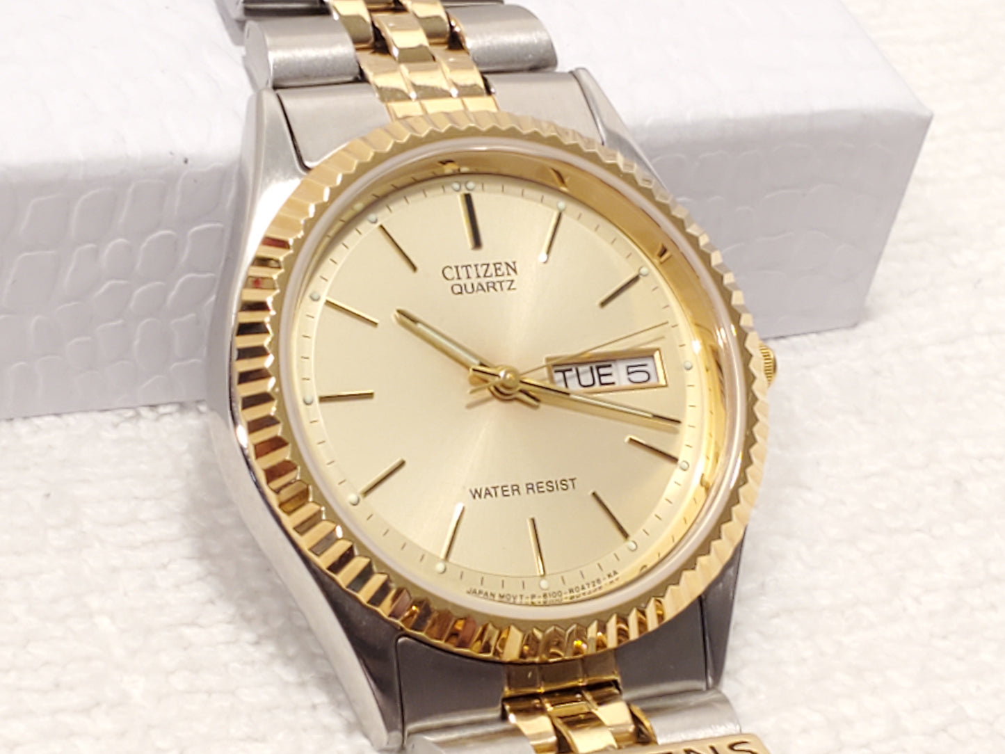 Vintage Citizen CQ Men's Day Date Watch Stainless Steel Gold Tone Presidential Fluted Bezel