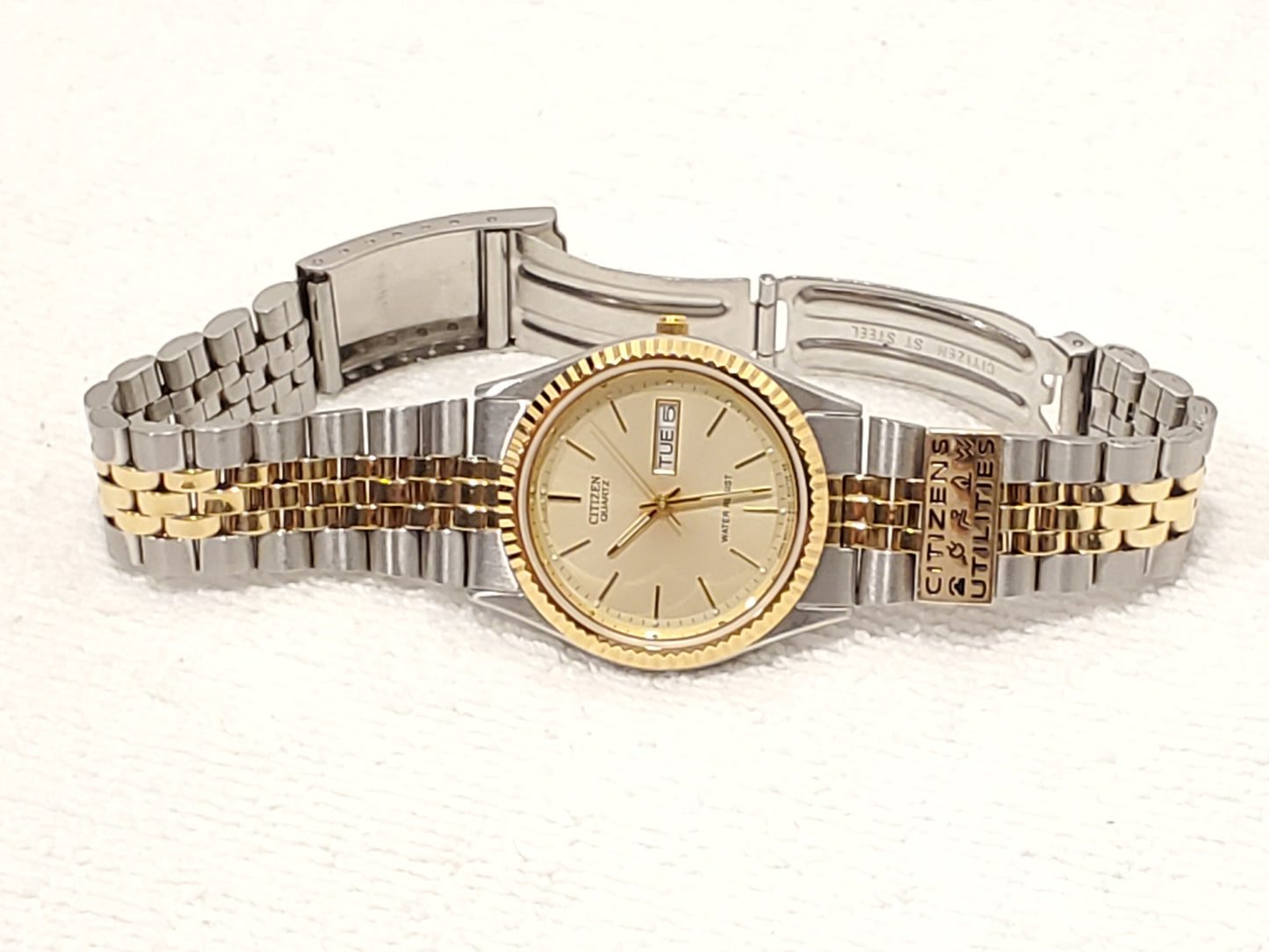 Vintage Citizen CQ Men's Day Date Watch Stainless Steel Gold Tone Presidential Fluted Bezel