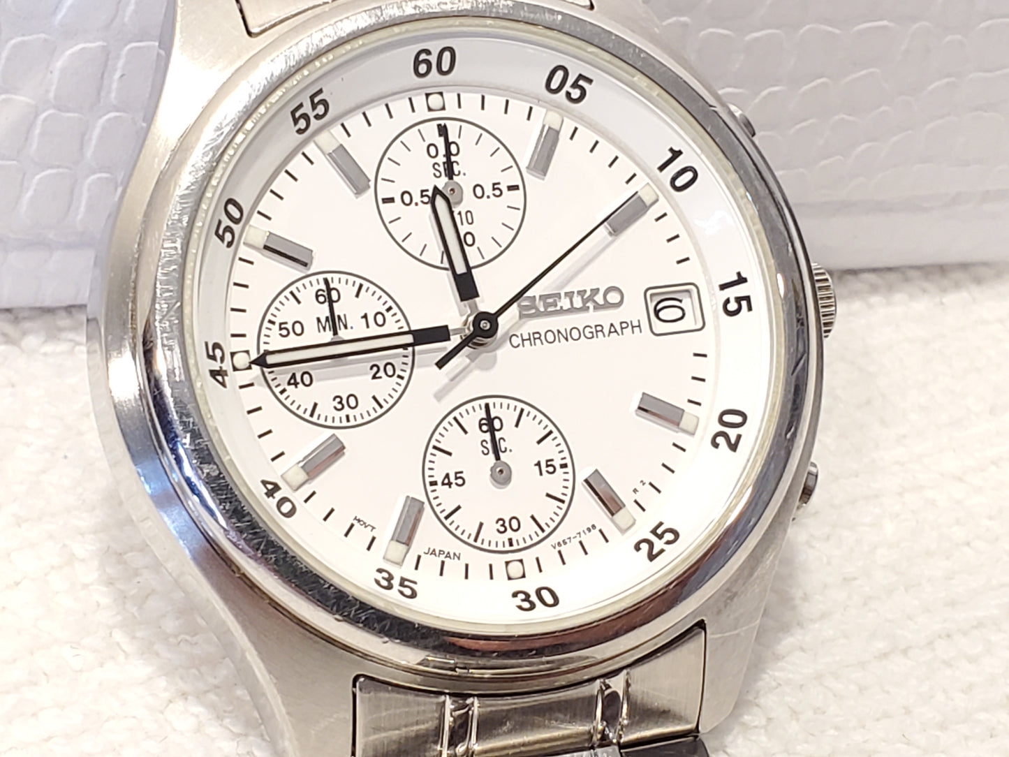Vintage Seiko Men's Chronograph Date Quartz Watch Stainless Steel White Dial