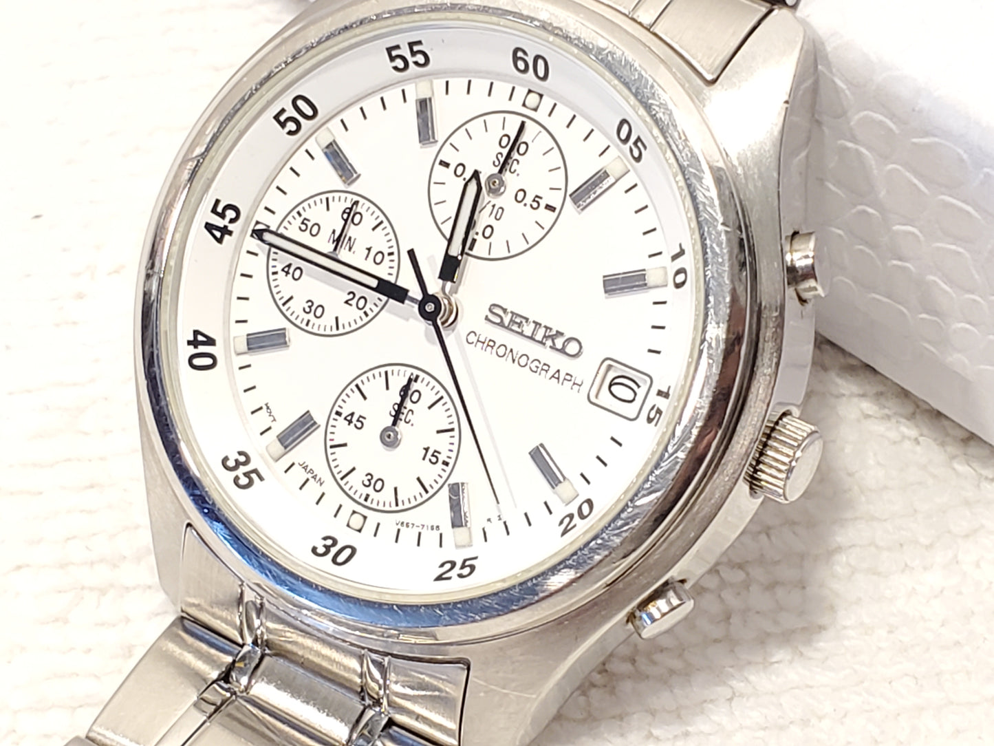 Vintage Seiko Men's Chronograph Date Quartz Watch Stainless Steel White Dial