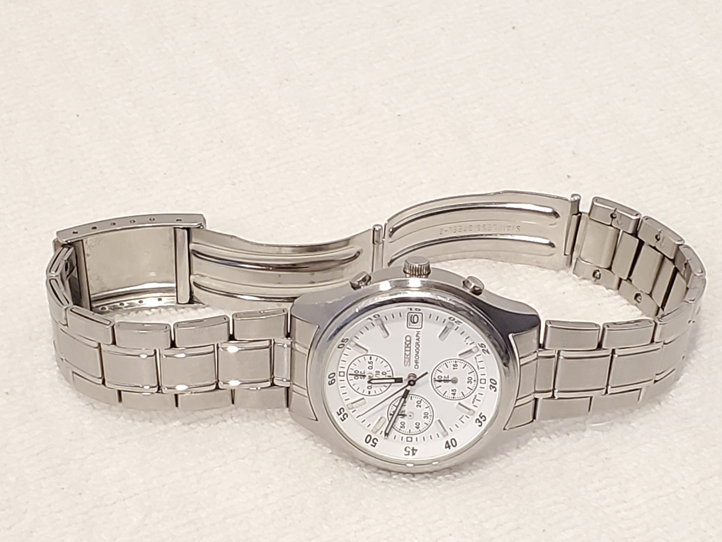 Vintage Seiko Men's Chronograph Date Quartz Watch Stainless Steel White Dial