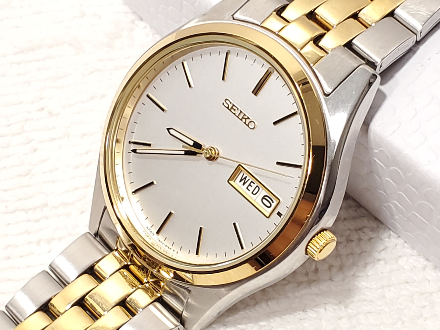 Vintage Seiko Men's Day Date Watch Stainless Steel Gold Tone Silver Dial