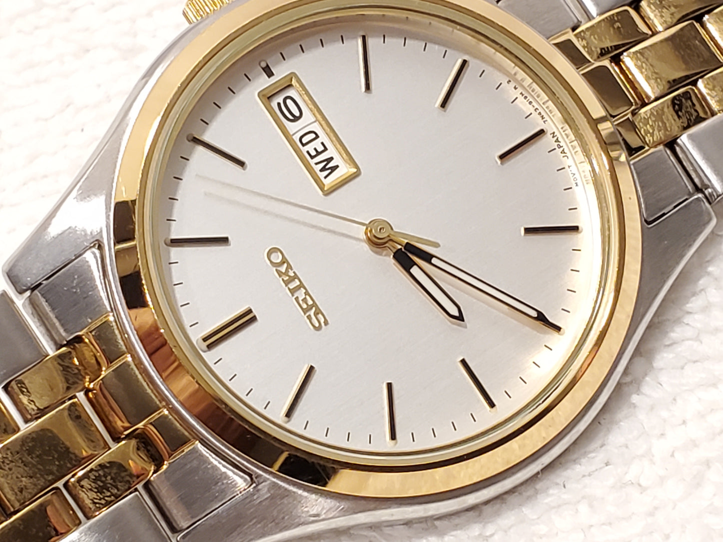 Vintage Seiko Men's Day Date Watch Stainless Steel Gold Tone Silver Dial