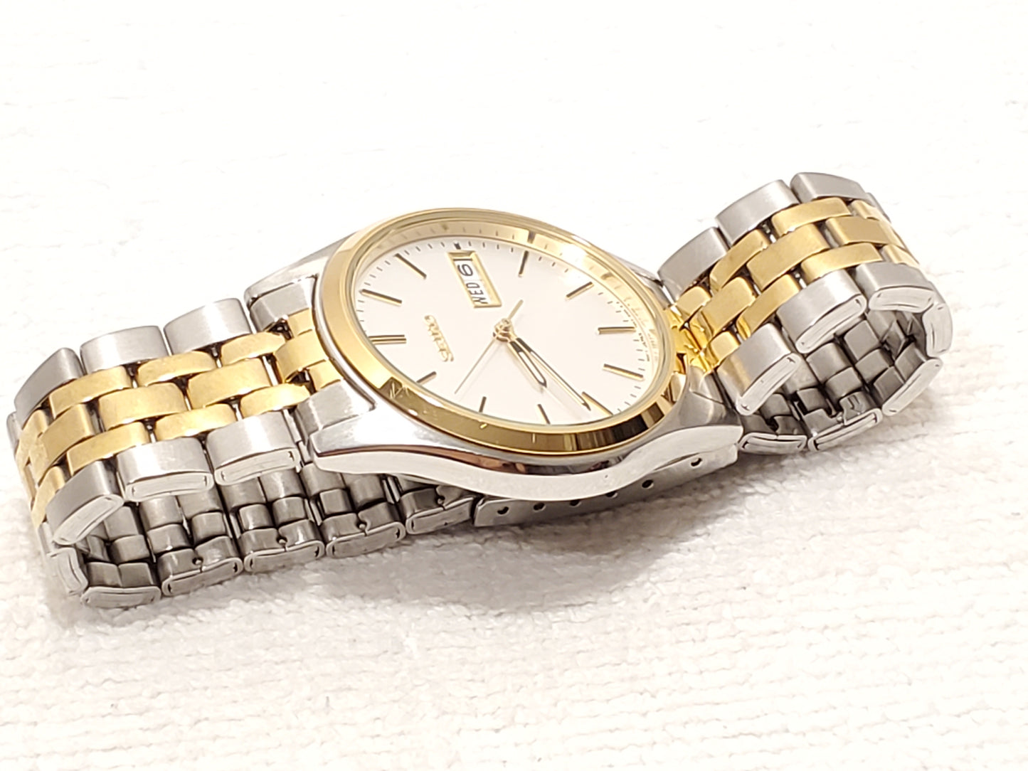 Vintage Seiko Men's Day Date Watch Stainless Steel Gold Tone Silver Dial
