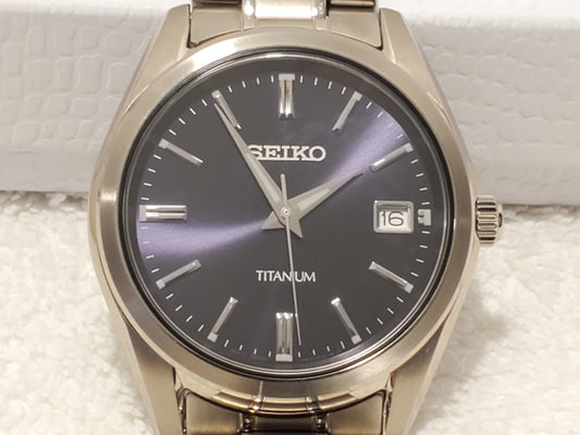 Seiko Titanium Men's Quartz Watch Date Purple Dial Sapphire Crystal WR 100 Meters