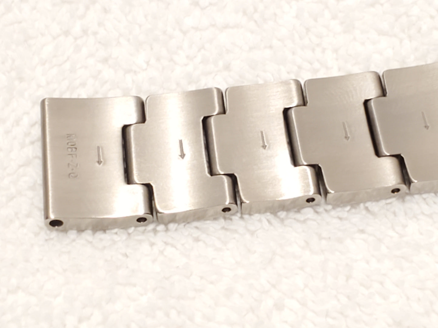 Seiko Titanium Men's Quartz Watch Date Purple Dial Sapphire Crystal WR 100 Meters