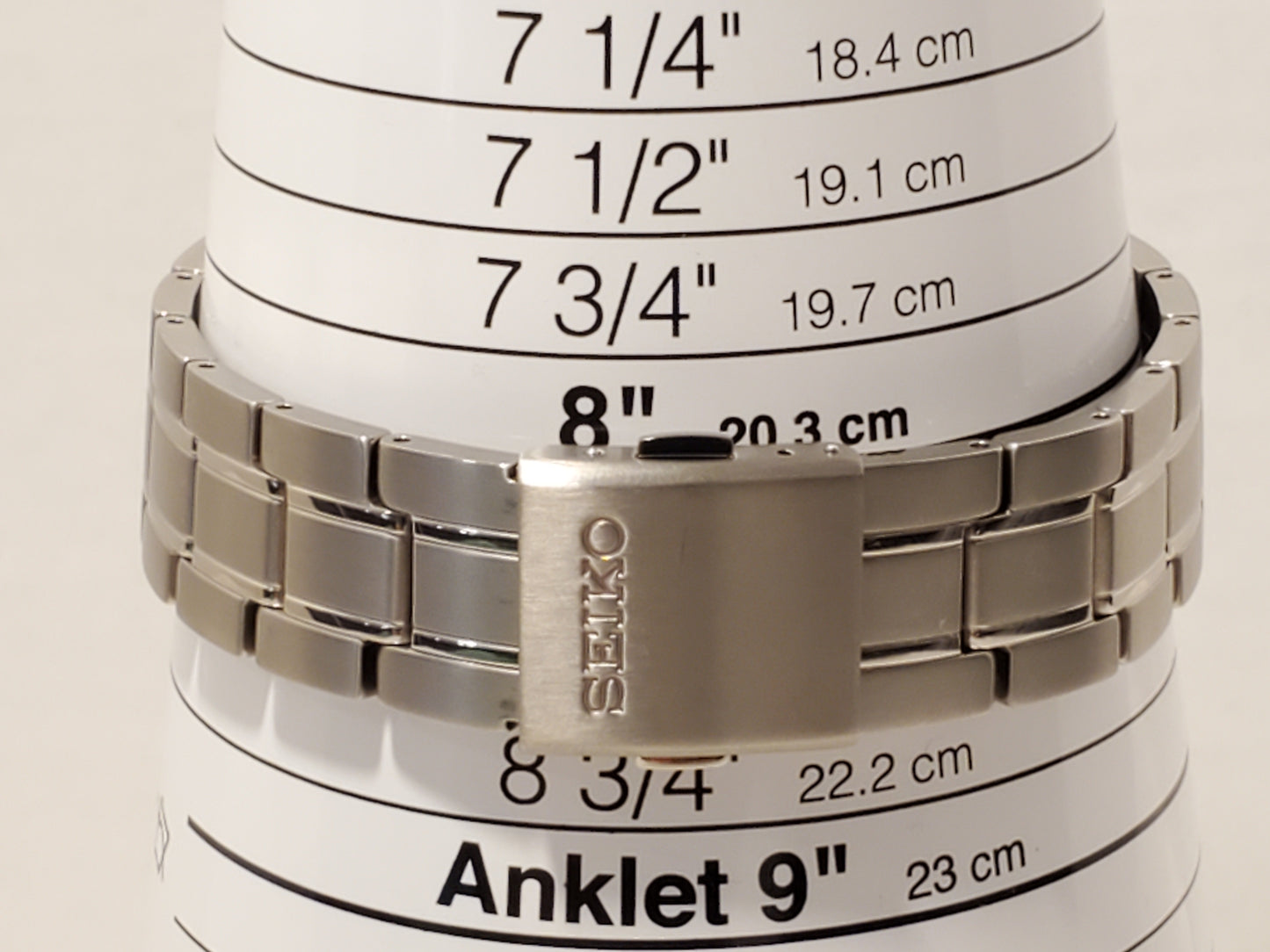 Seiko Titanium Men's Quartz Watch Date Purple Dial Sapphire Crystal WR 100 Meters