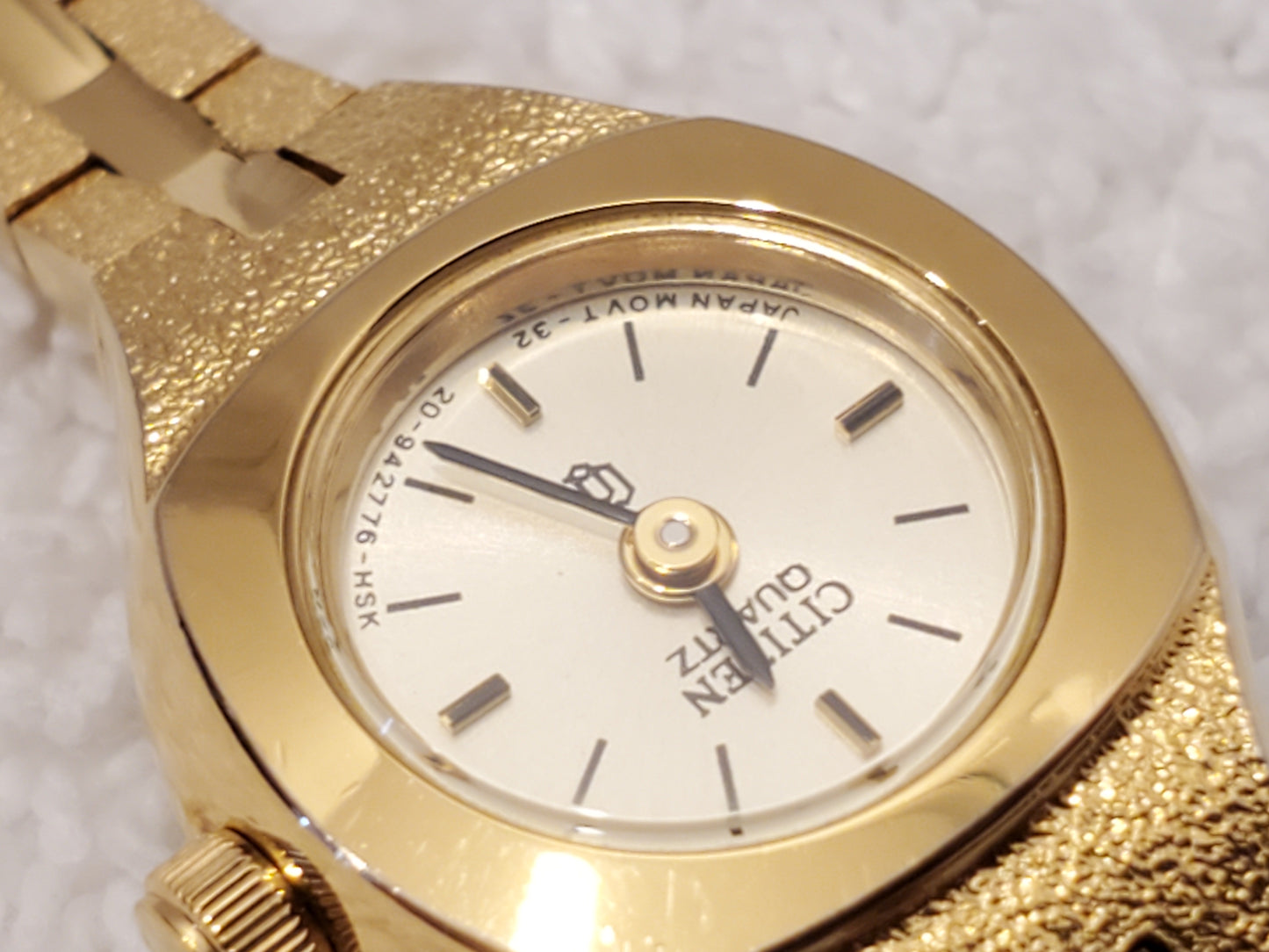Vintage 1980's Citizen CQ Women's Gold Tone Quartz Petite Watch One Jewel