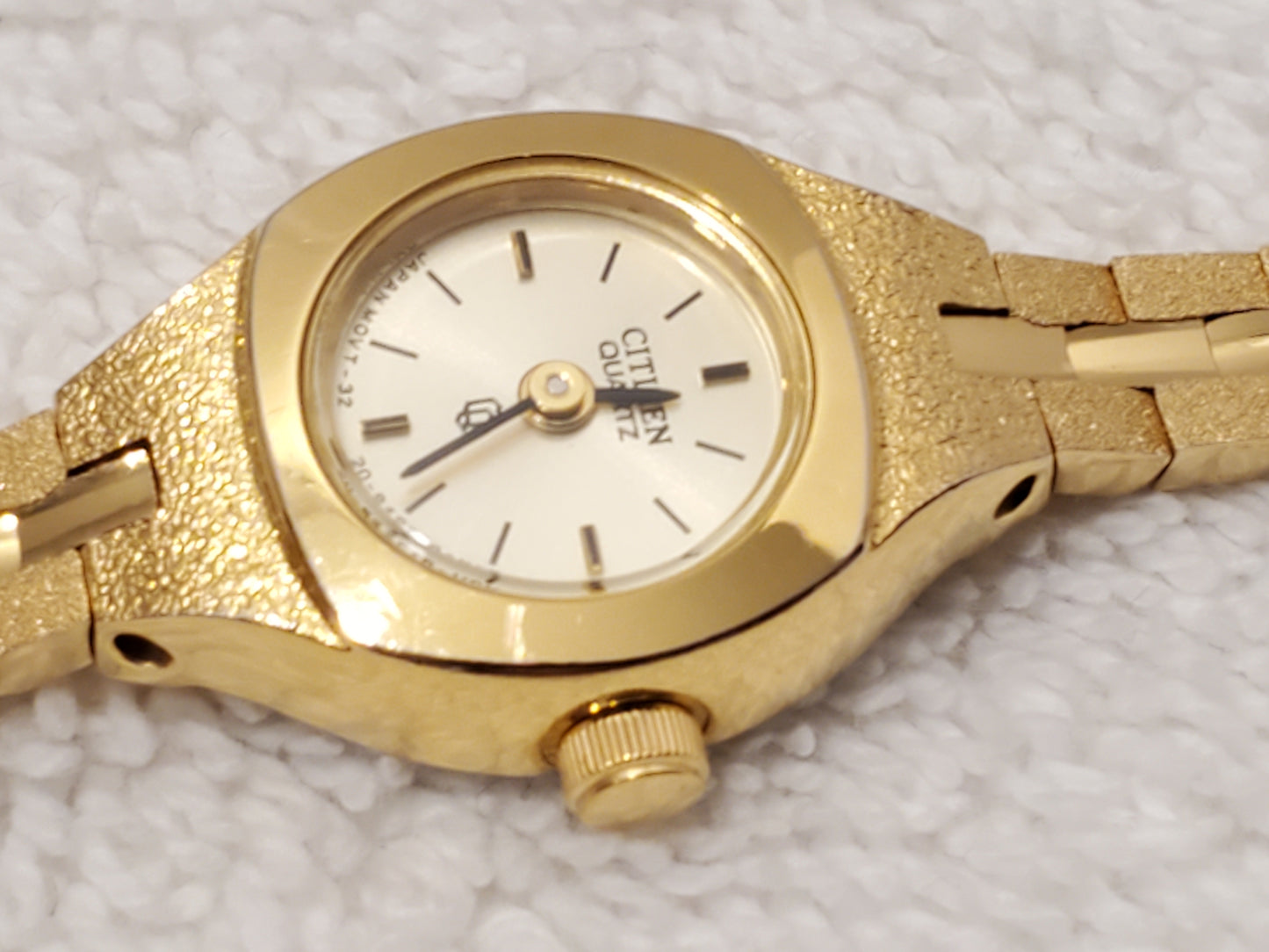 Vintage 1980's Citizen CQ Women's Gold Tone Quartz Petite Watch One Jewel