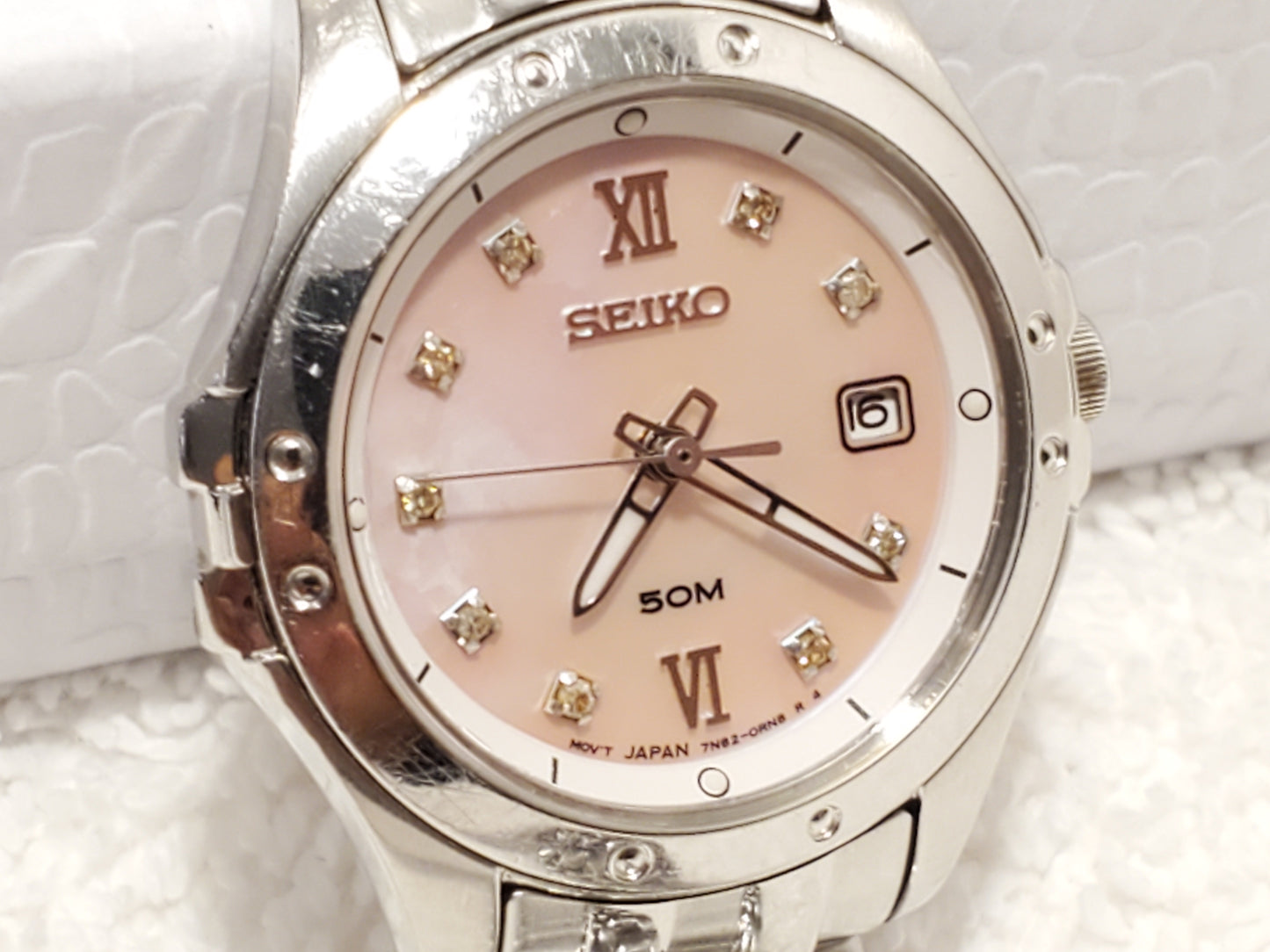 Vintage Seiko Swarovski Crystals Mother Pearl Dial Women's Quartz Date Watch