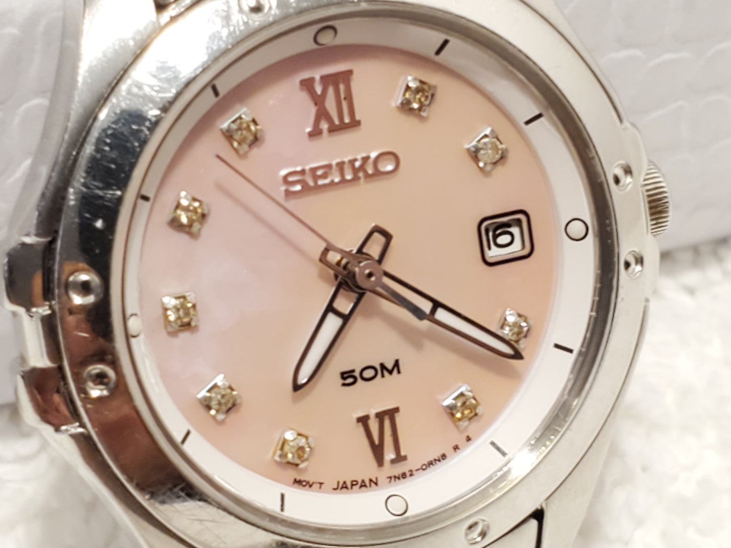 Vintage Seiko Swarovski Crystals Mother Pearl Dial Women's Quartz Date Watch