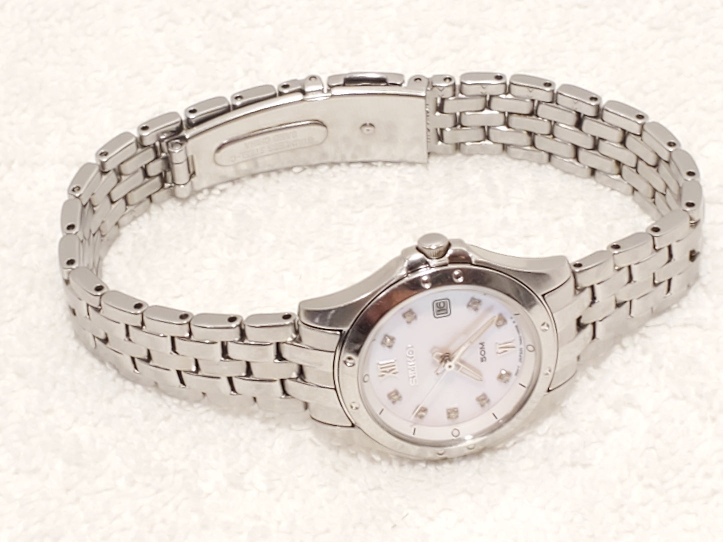 Vintage Seiko Swarovski Crystals Mother Pearl Dial Women's Quartz Date Watch