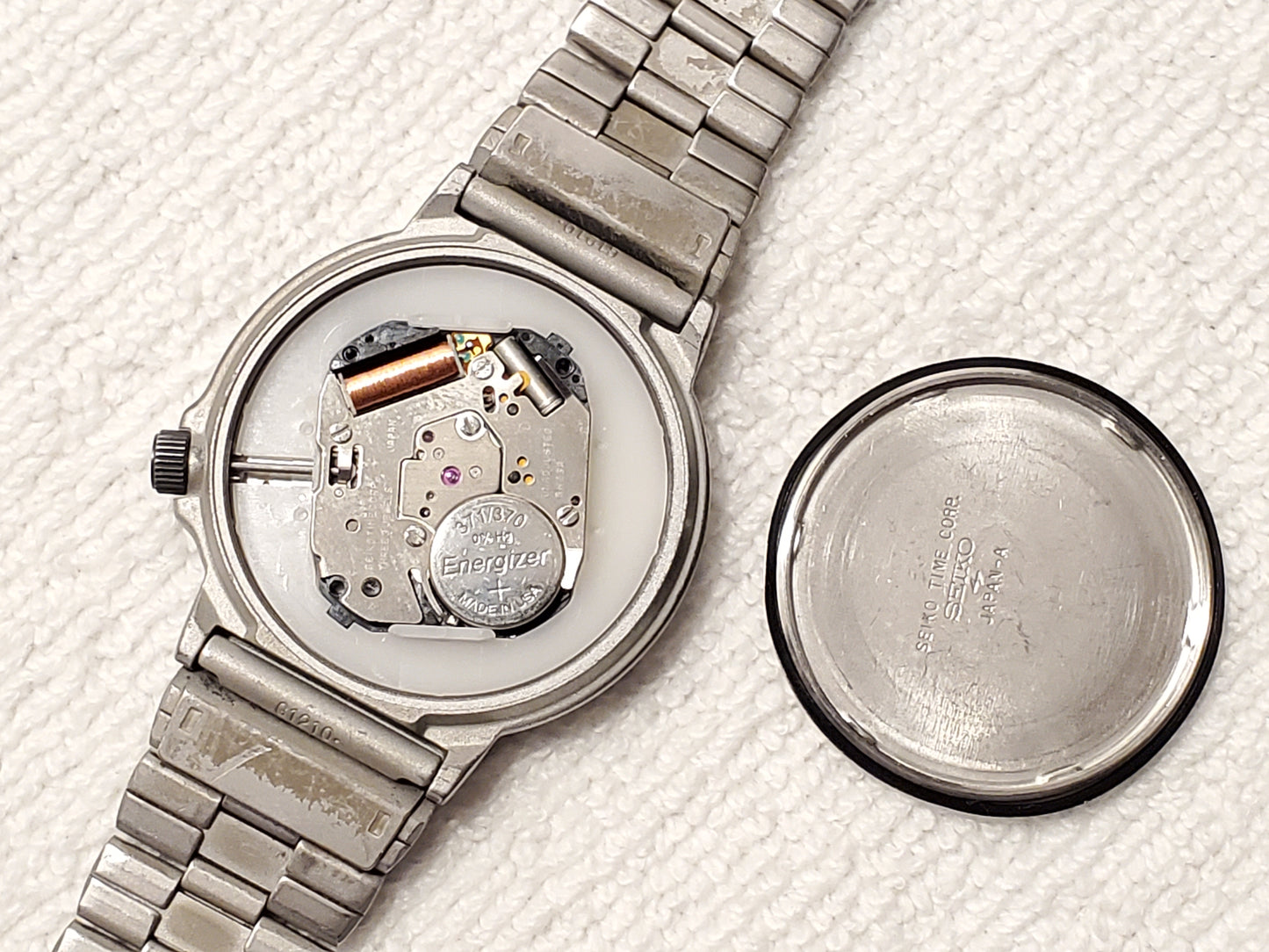 Vintage Seiko Sports 100 Men's Day Date Quartz Watch Grey Dial Three Jewels