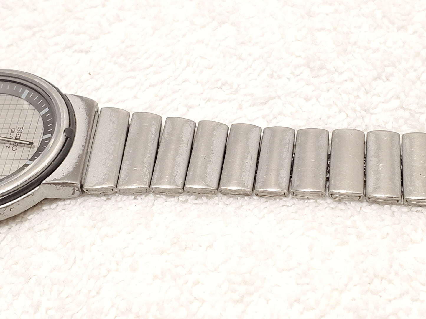 Vintage Seiko Sports 100 Men's Day Date Quartz Watch Grey Dial Three Jewels