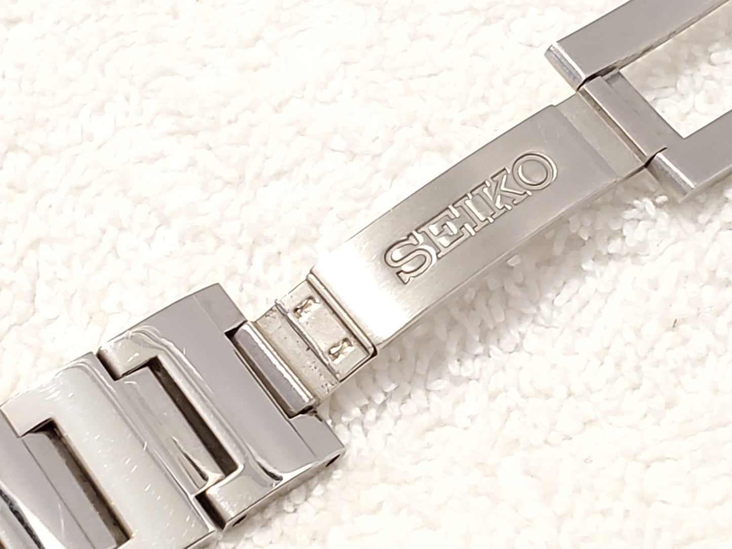 Vintage Seiko Men's Analog Digital Quartz Watch Five Jewels World Time Date Day Month Year