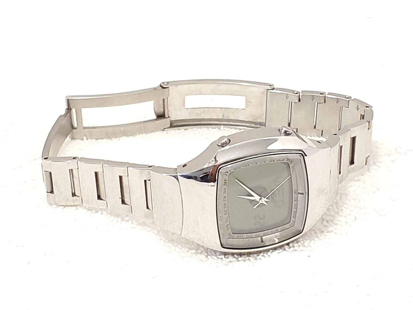 Vintage Seiko Men's Analog Digital Quartz Watch Five Jewels World Time Date Day Month Year