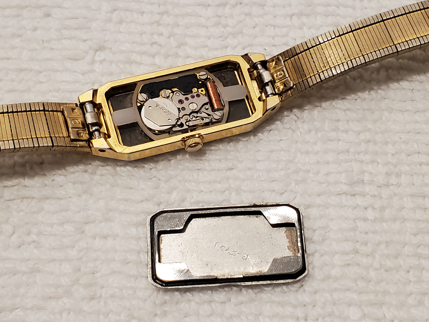 Vintage 1970's Citizen CQ Women's Gold Tone Quartz Watch Black Dial Six Jewels Stainless Steel