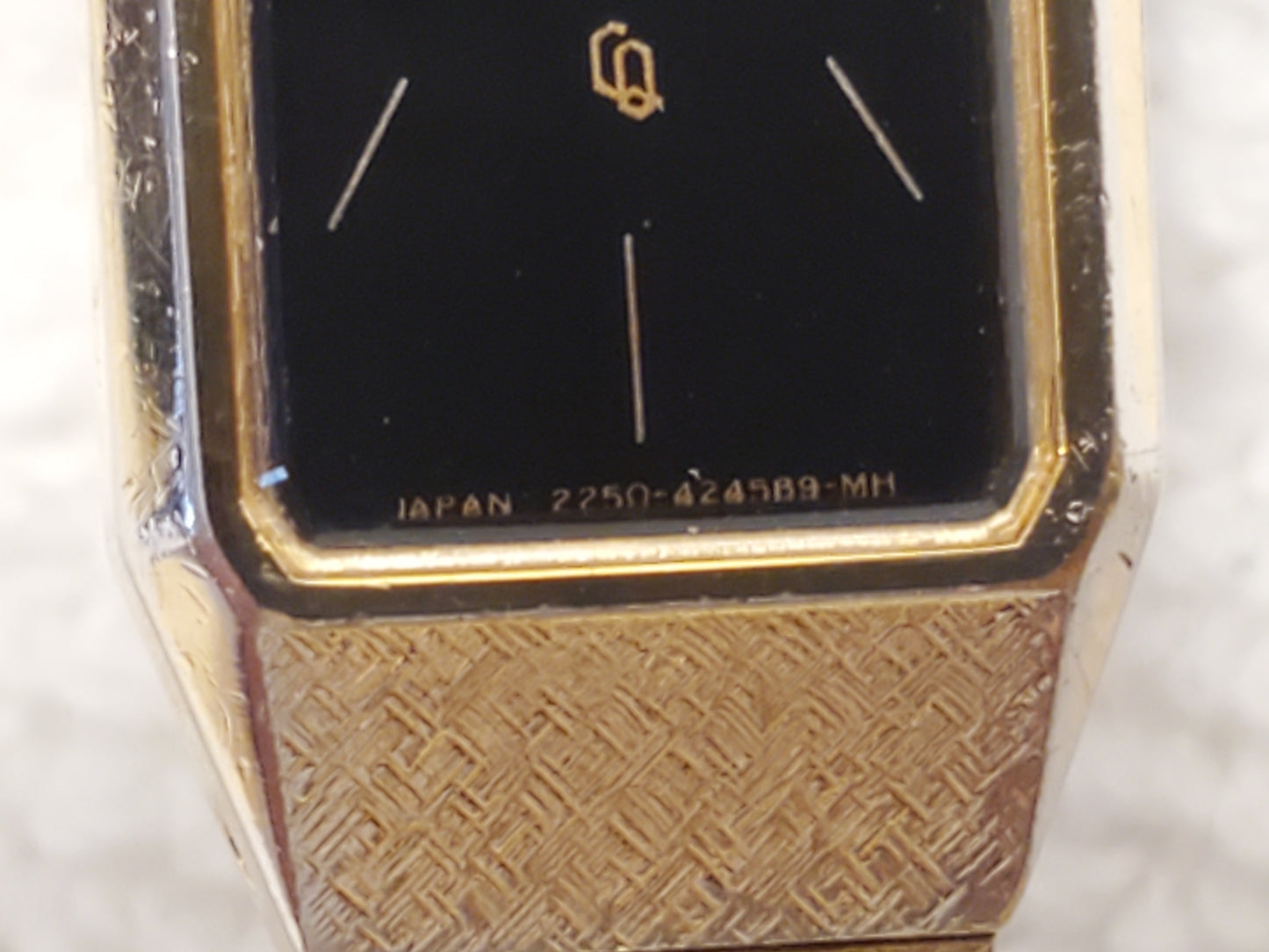 Vintage 1970's Citizen CQ Women's Gold Tone Quartz Watch Black Dial Six Jewels Stainless Steel
