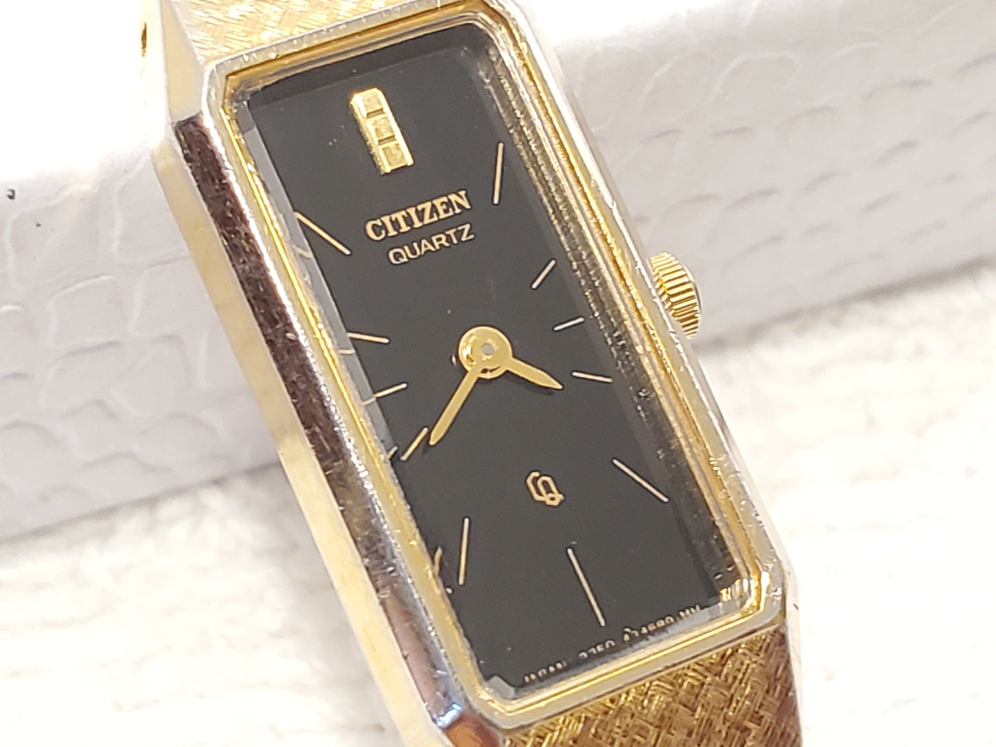 Vintage 1970's Citizen CQ Women's Gold Tone Quartz Watch Black Dial Six Jewels Stainless Steel