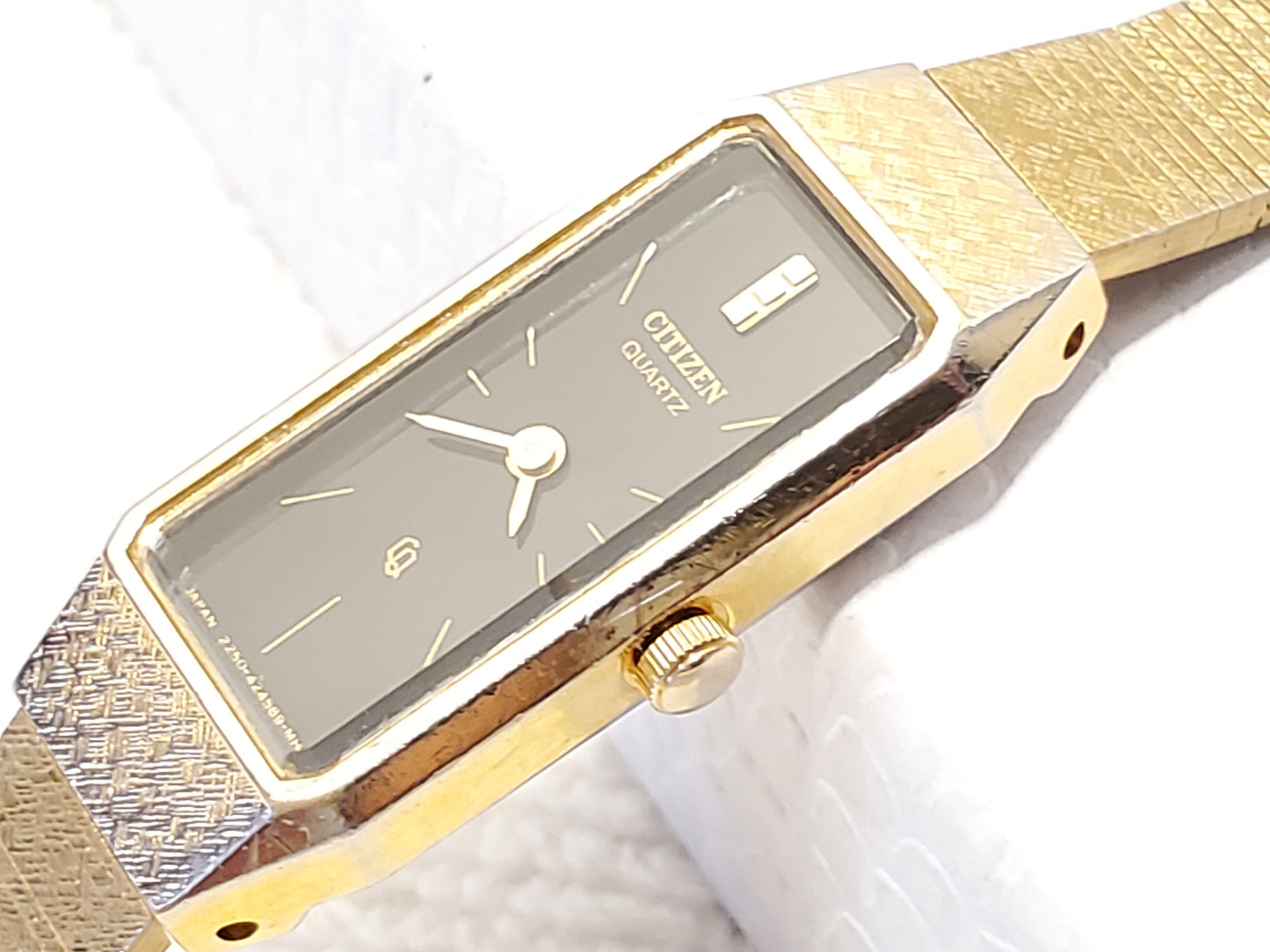 Vintage 1970's Citizen CQ Women's Gold Tone Quartz Watch Black Dial Six Jewels Stainless Steel