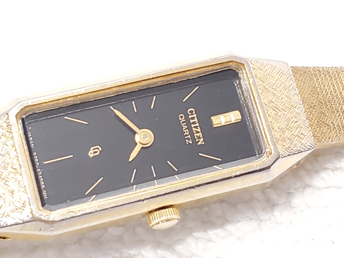 Vintage 1970's Citizen CQ Women's Gold Tone Quartz Watch Black Dial Six Jewels Stainless Steel
