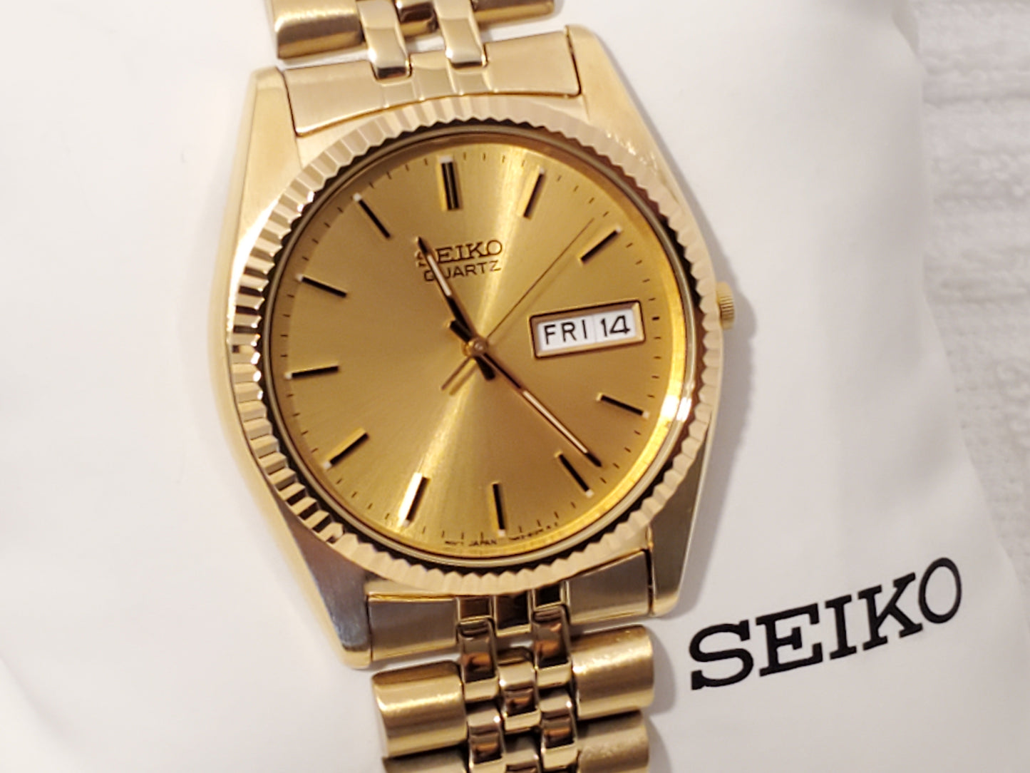Vintage Seiko Men's Presidential Day Date Quartz Watch One Jewel Gold Tone SS