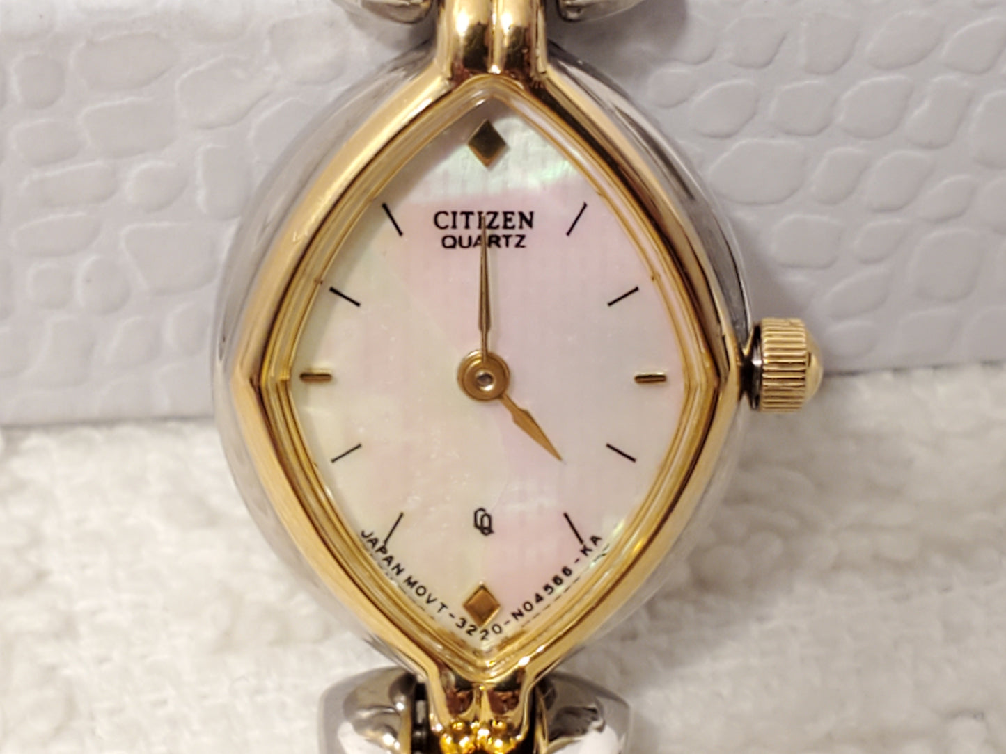 Vintage Citizen Women's Quartz SS Watch Gold Tone One Jewel Mother Pearl Dial