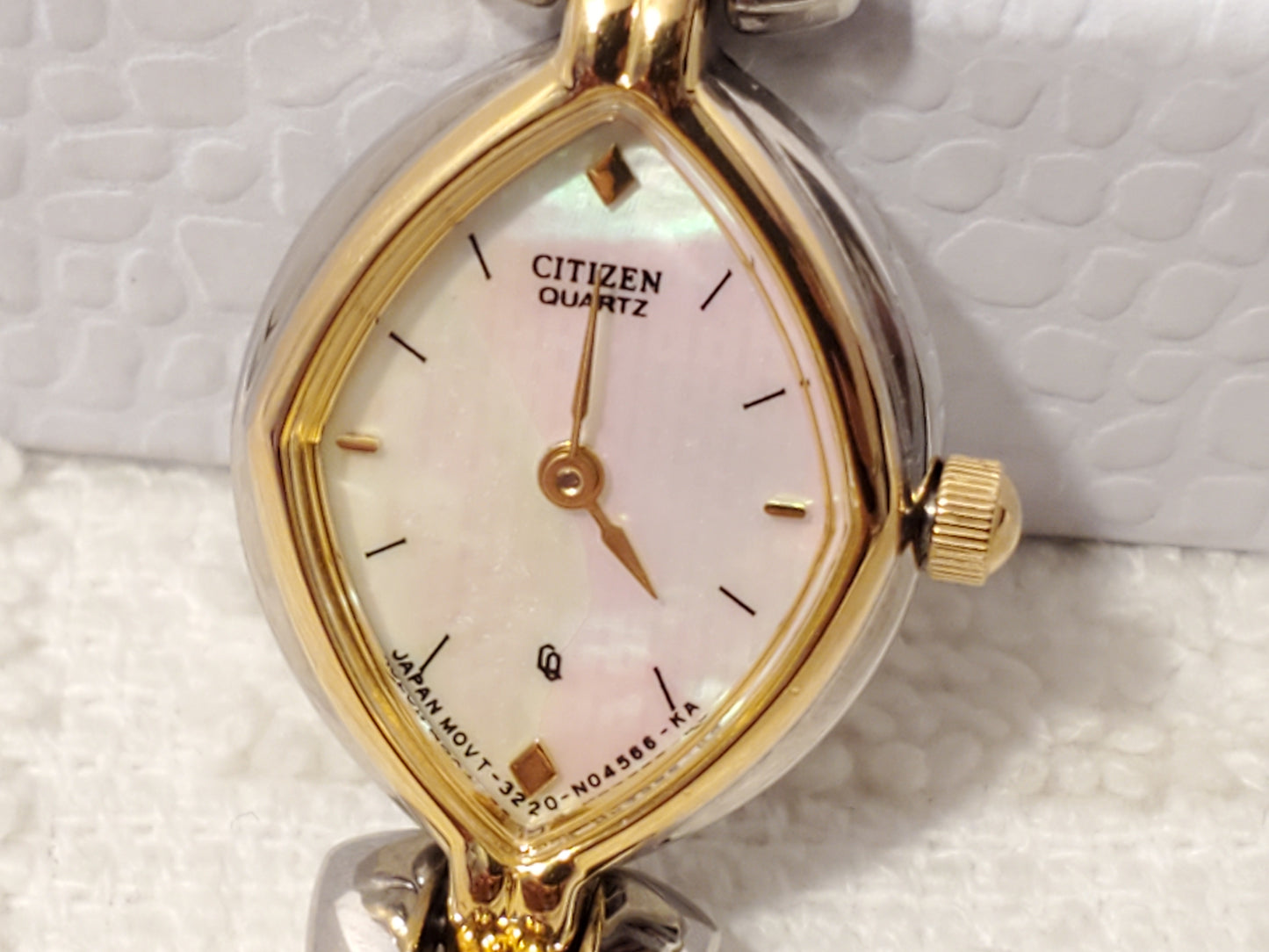 Vintage Citizen Women's Quartz SS Watch Gold Tone One Jewel Mother Pearl Dial