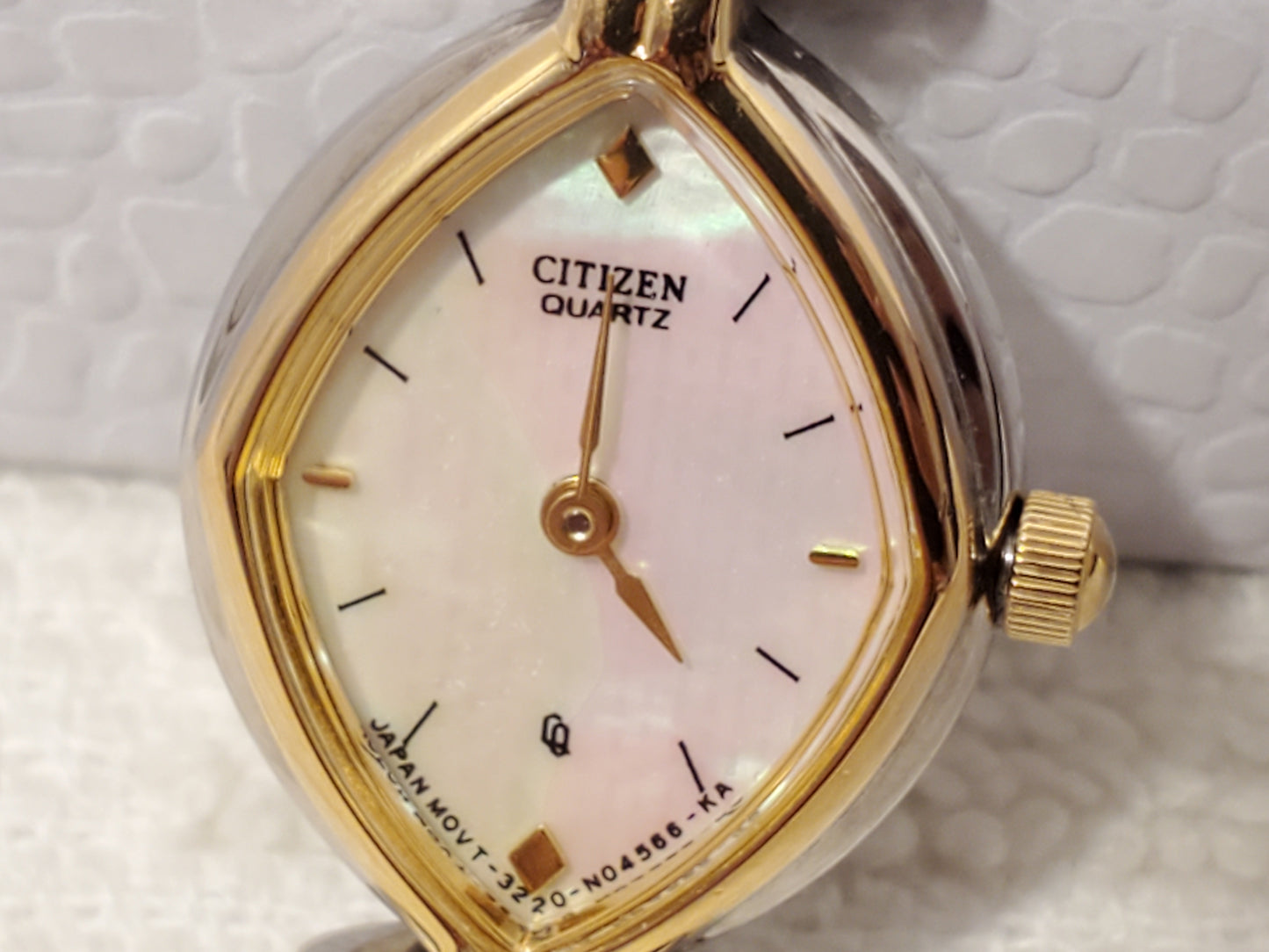 Vintage Citizen Women's Quartz SS Watch Gold Tone One Jewel Mother Pearl Dial