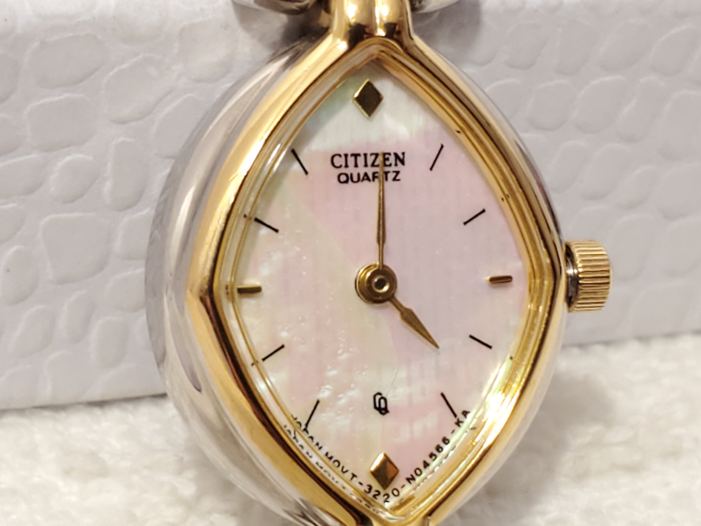 Vintage Citizen Women's Quartz SS Watch Gold Tone One Jewel Mother Pearl Dial