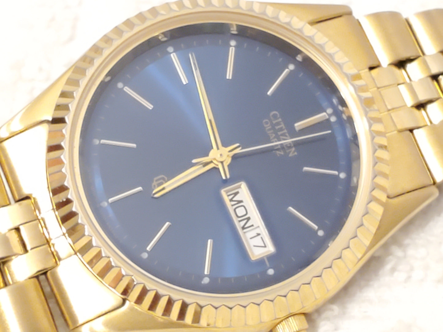 Vintage Citizen Men's Day Date Quartz Watch Stainless Steel Gold Tone Blue Dial