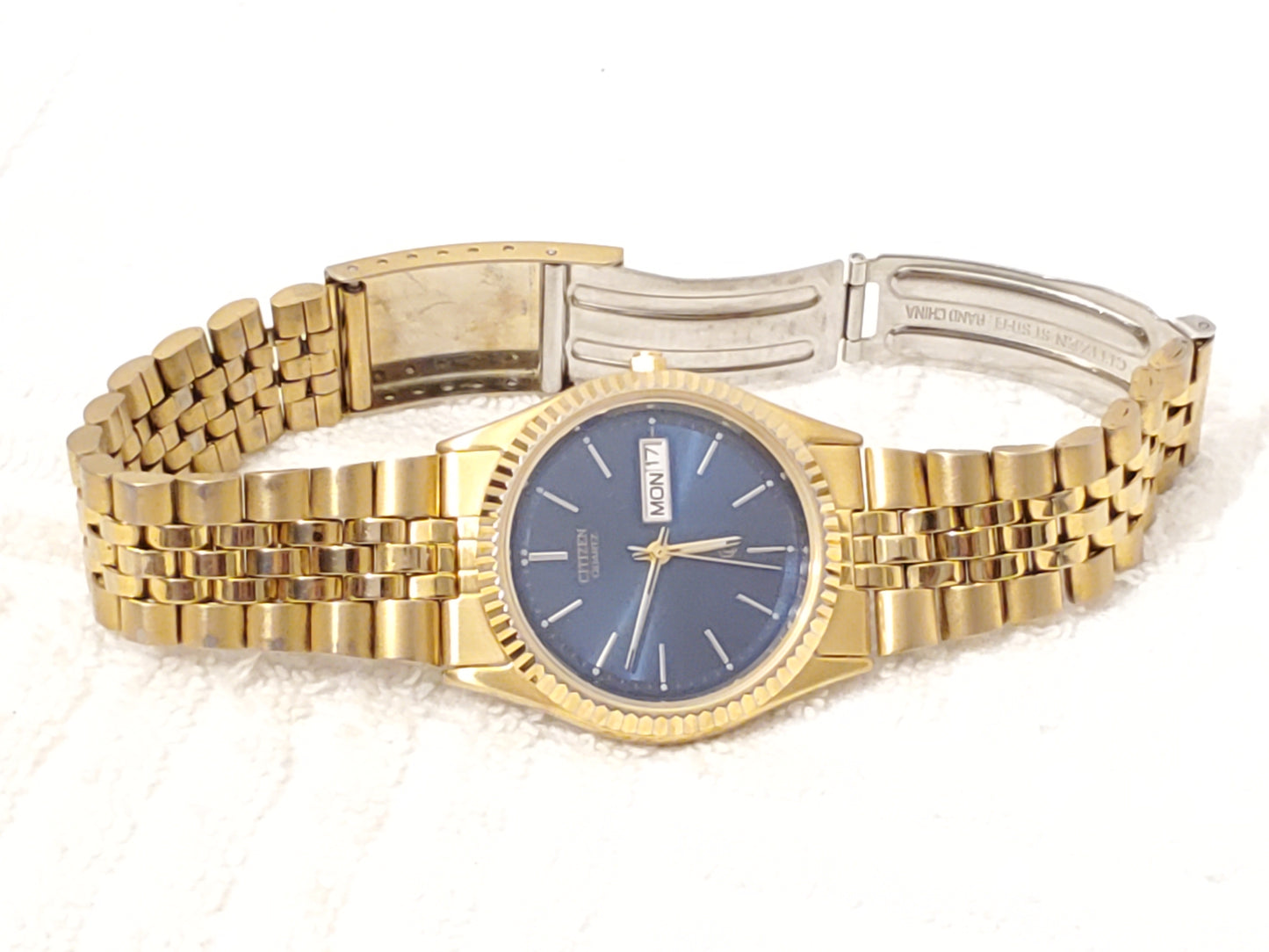 Vintage Citizen Men's Day Date Quartz Watch Stainless Steel Gold Tone Blue Dial