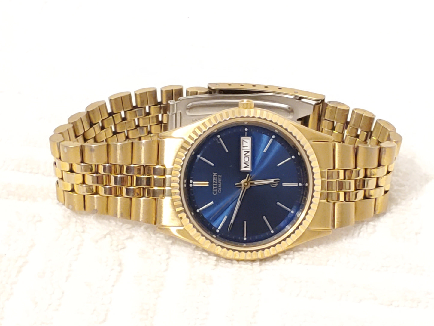 Vintage Citizen Men's Day Date Quartz Watch Stainless Steel Gold Tone Blue Dial