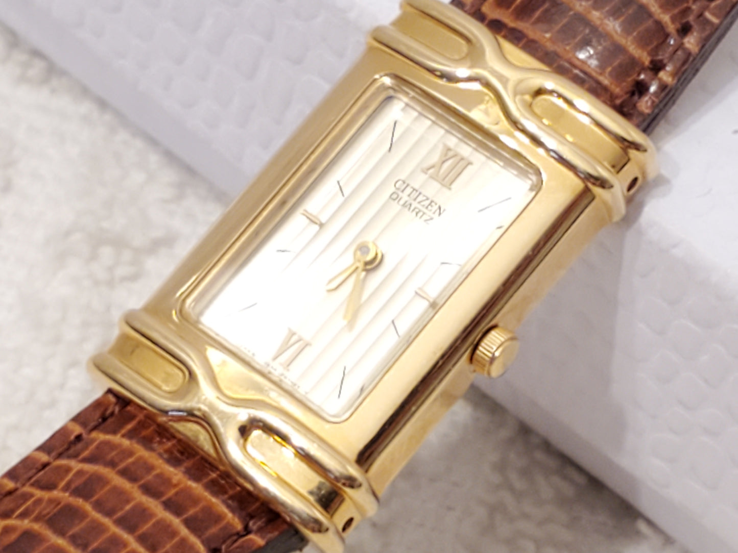 Vintage Citizen Women's Gold Tone Quartz Watch Brown Leather Strap Silver Dial