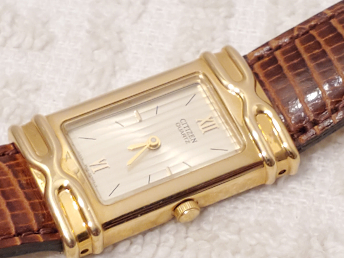 Vintage Citizen Women's Gold Tone Quartz Watch Brown Leather Strap Silver Dial