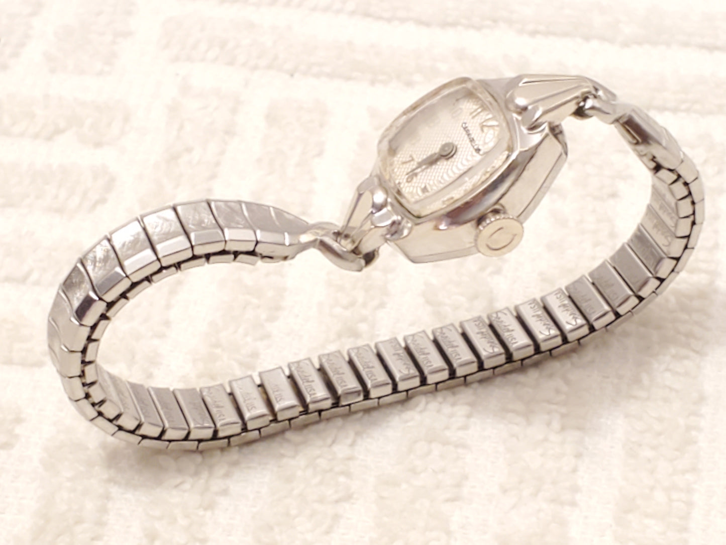 Vintage Caravelle Swiss Made Women's Wind Up Watch Seventeen Jewels Silver Tone
