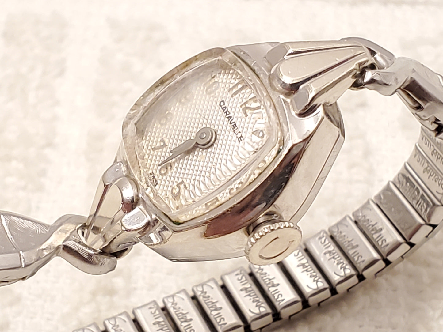 Vintage Caravelle Swiss Made Women's Wind Up Watch Seventeen Jewels Silver Tone