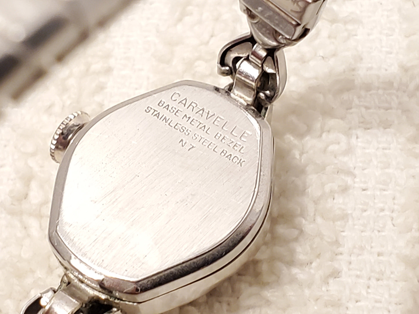 Vintage Caravelle Swiss Made Women's Wind Up Watch Seventeen Jewels Silver Tone