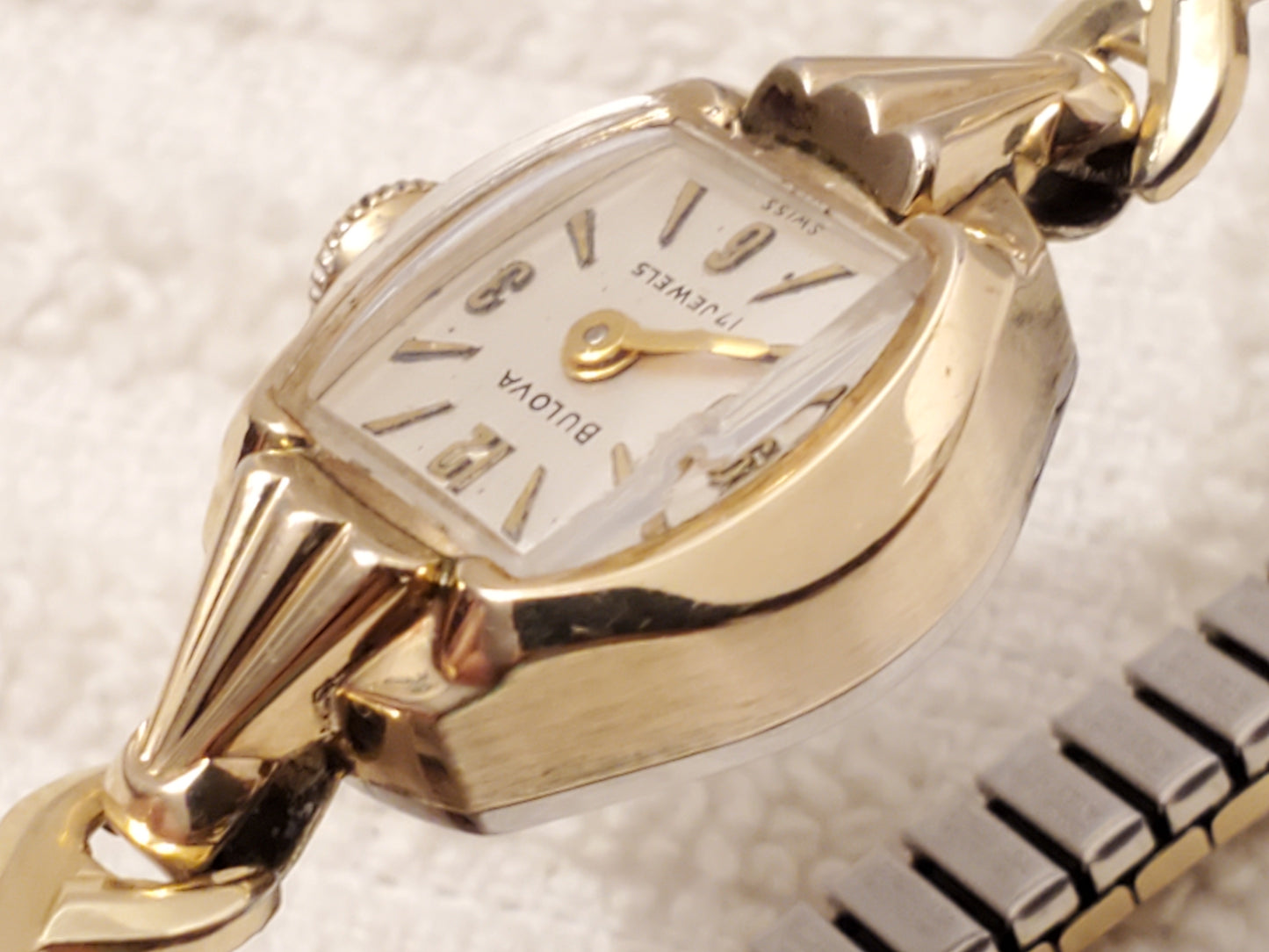 Vintage Bulova Womens Wind Up Watch 10K Gold Plated Seventeen Jewels Silver Dial