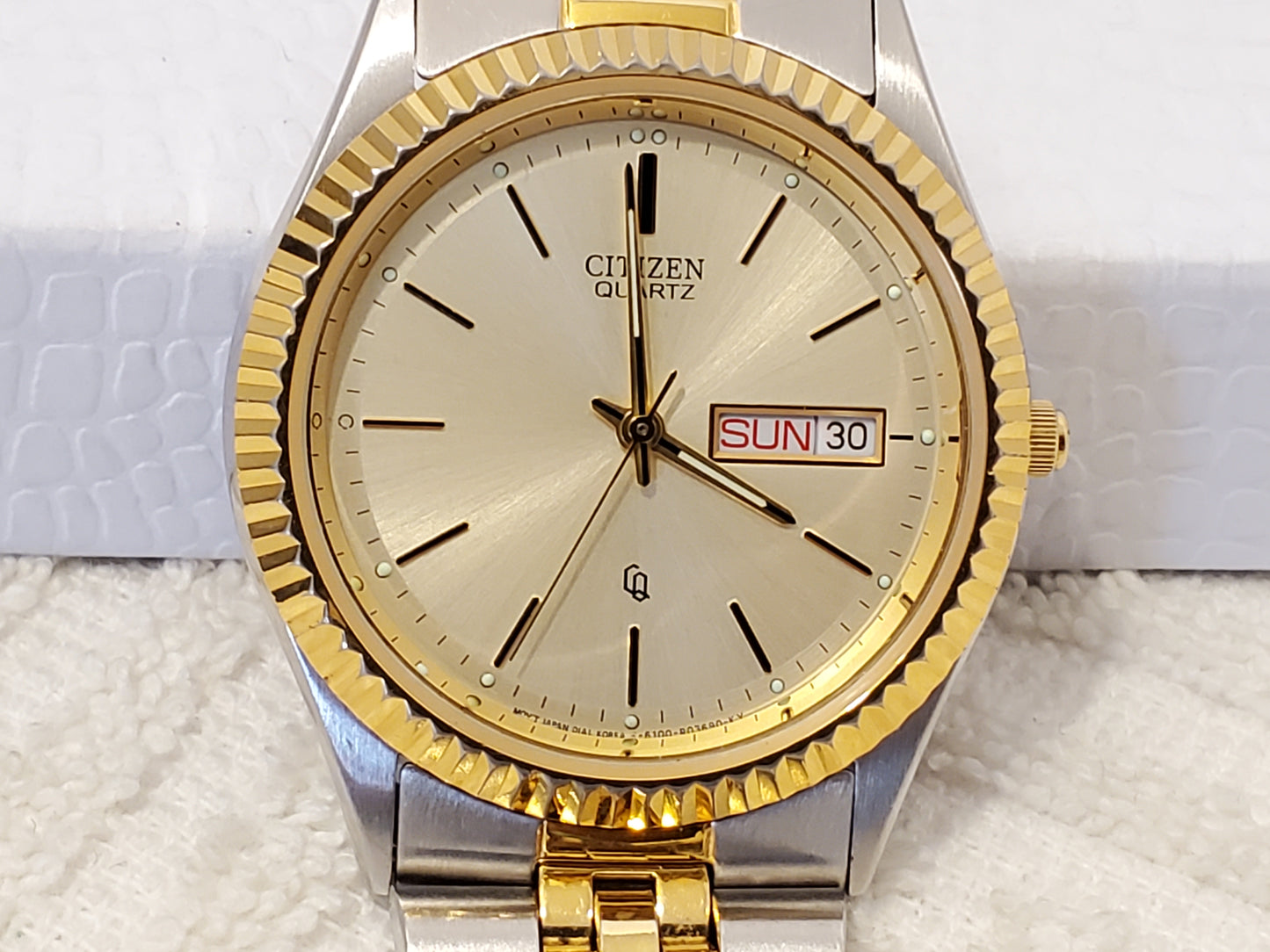 Vintage Citizen CQ Men's Quartz Watch Day Date Fluted Bezel Jubilee Bracelet