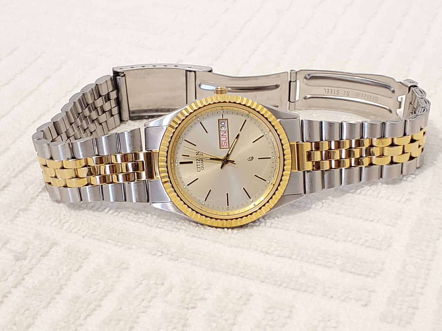 Vintage Citizen CQ Men's Quartz Watch Day Date Fluted Bezel Jubilee Bracelet