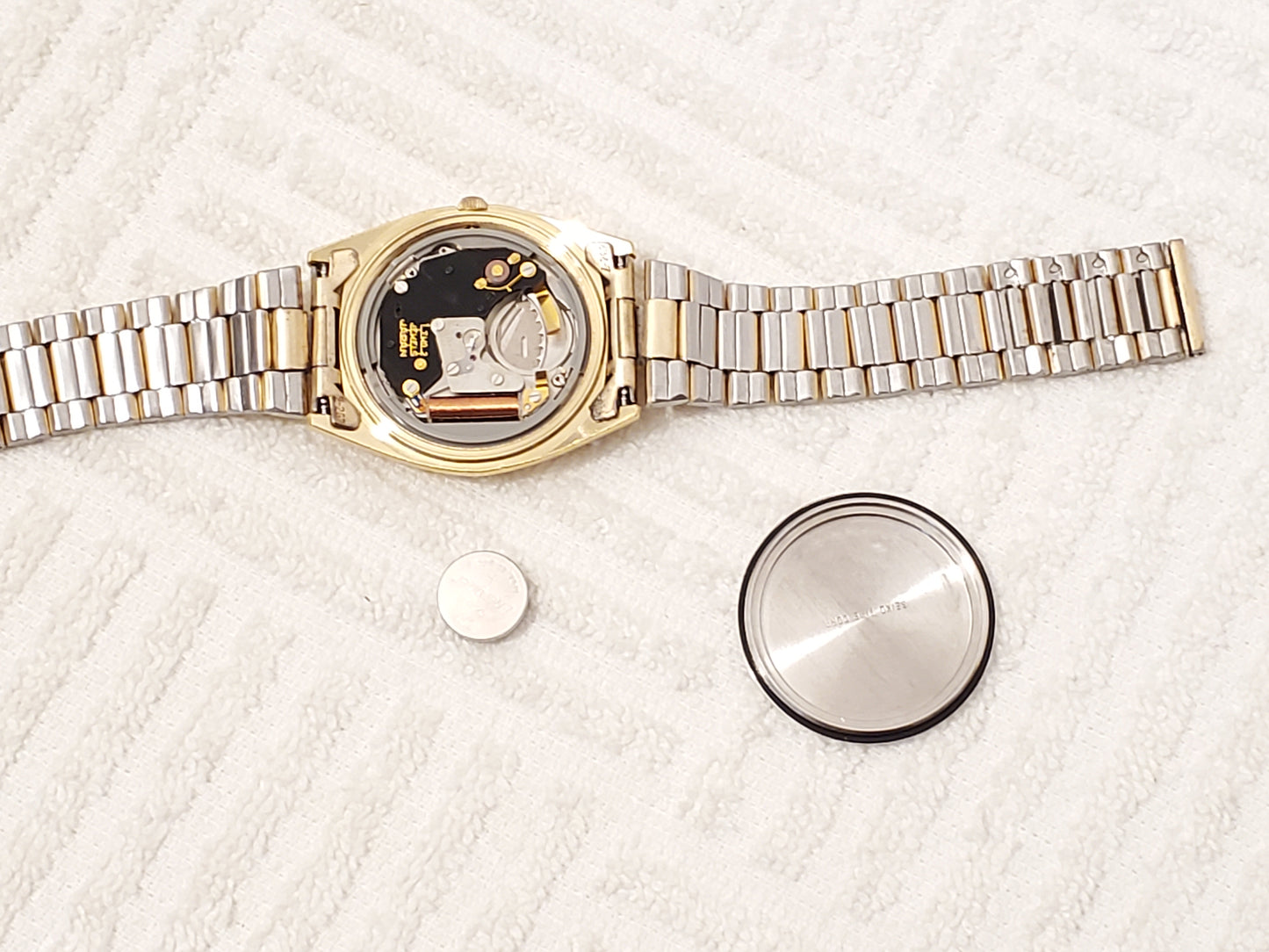 Vintage Seiko SQ Day Date Mens Gold Tone Quartz Watch Two Jewels Stainless Steel