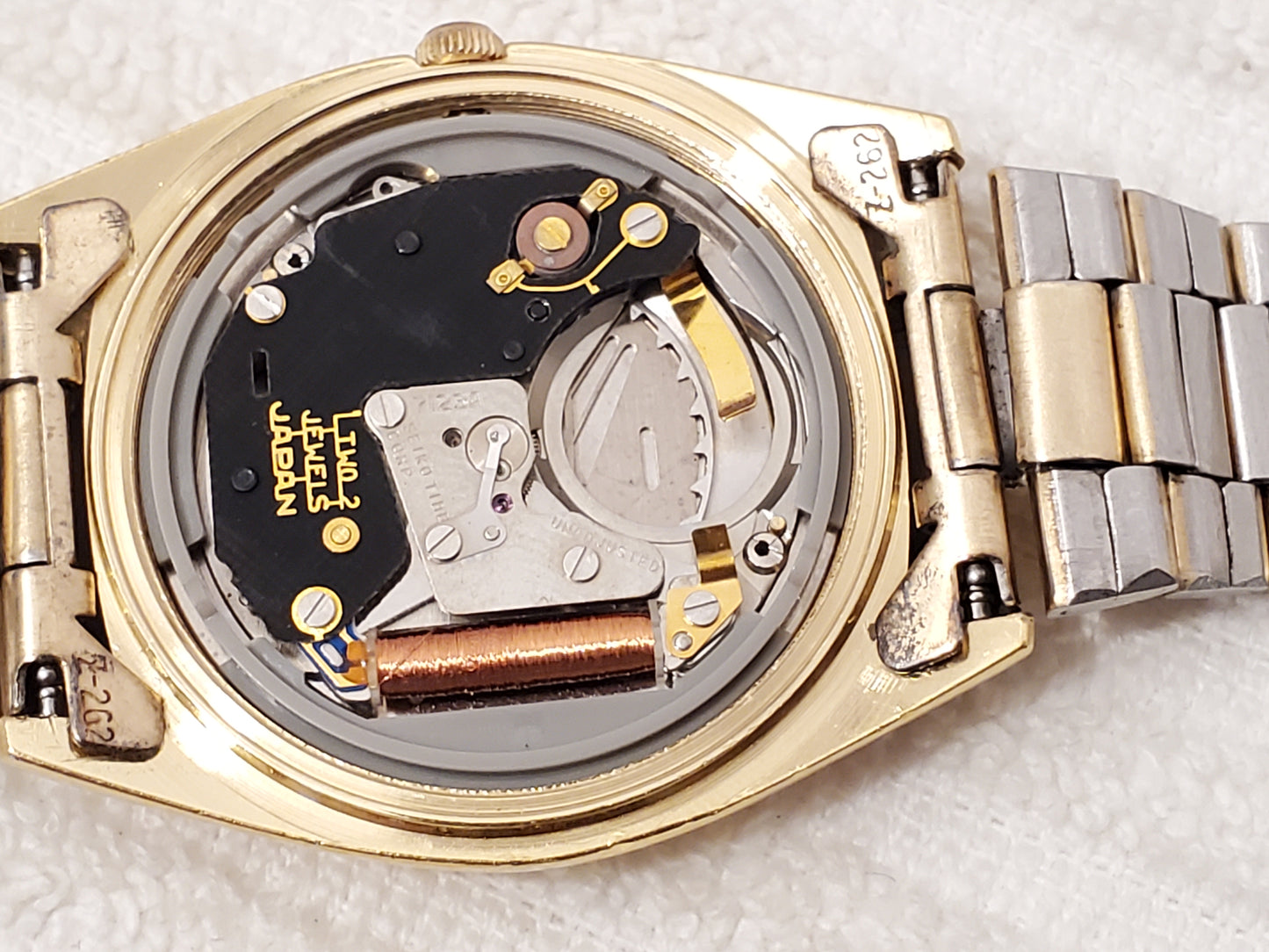 Vintage Seiko SQ Day Date Mens Gold Tone Quartz Watch Two Jewels Stainless Steel