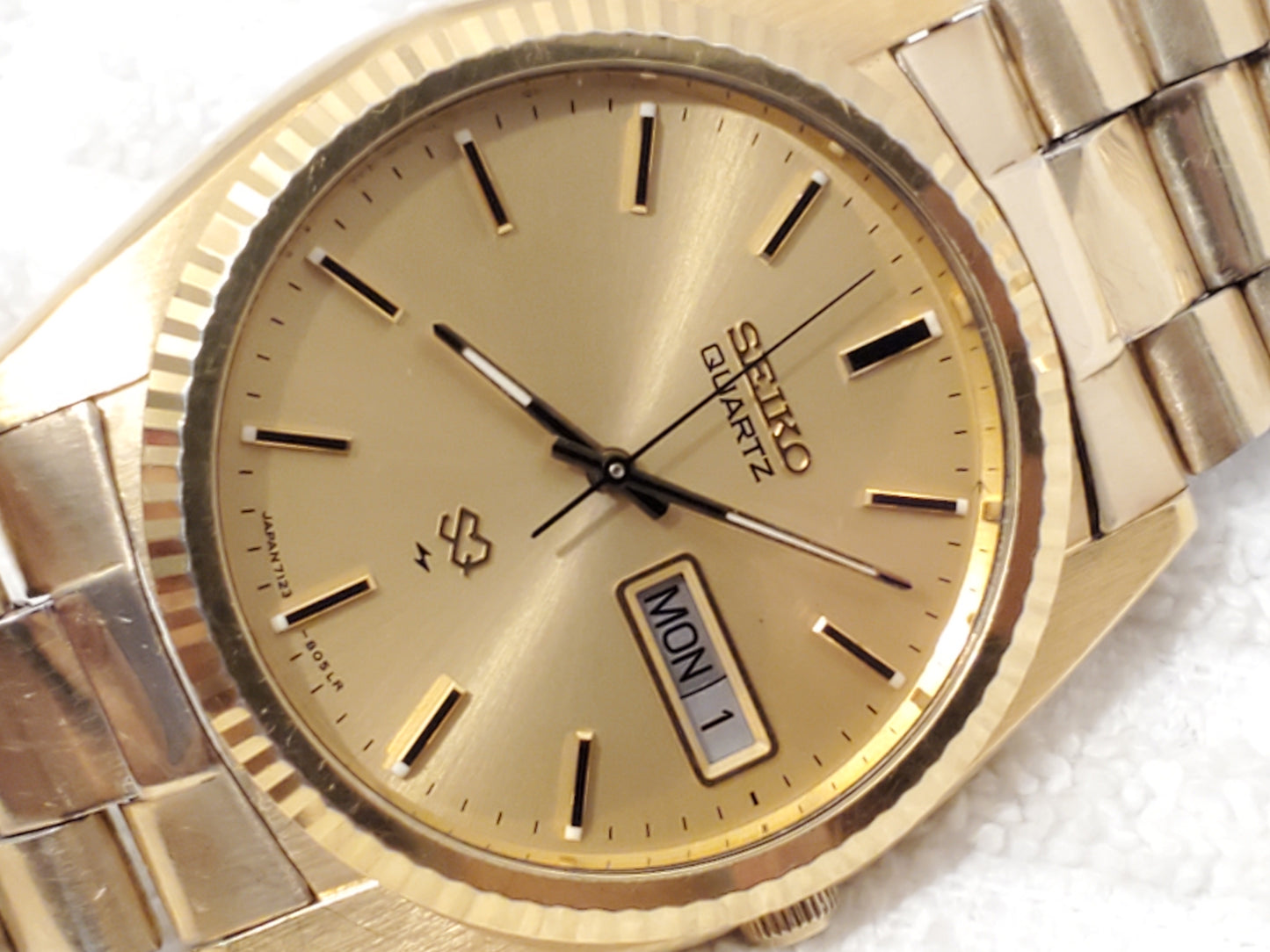 Vintage Seiko SQ Day Date Mens Gold Tone Quartz Watch Two Jewels Stainless Steel