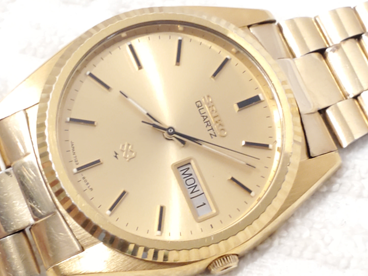 Vintage Seiko SQ Day Date Mens Gold Tone Quartz Watch Two Jewels Stainless Steel