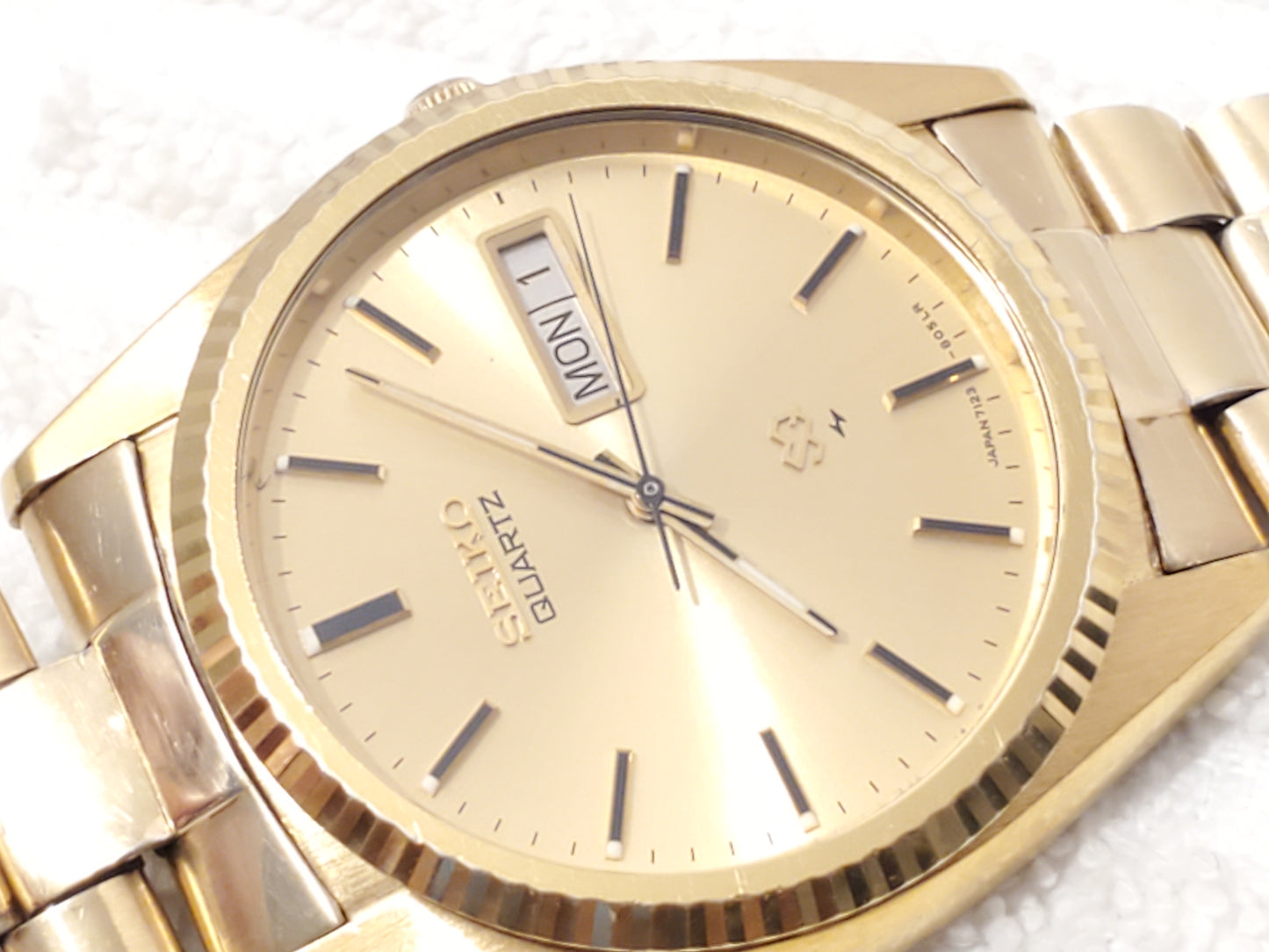 Vintage Seiko SQ Day Date Mens Gold Tone Quartz Watch Two Jewels Stainless Steel