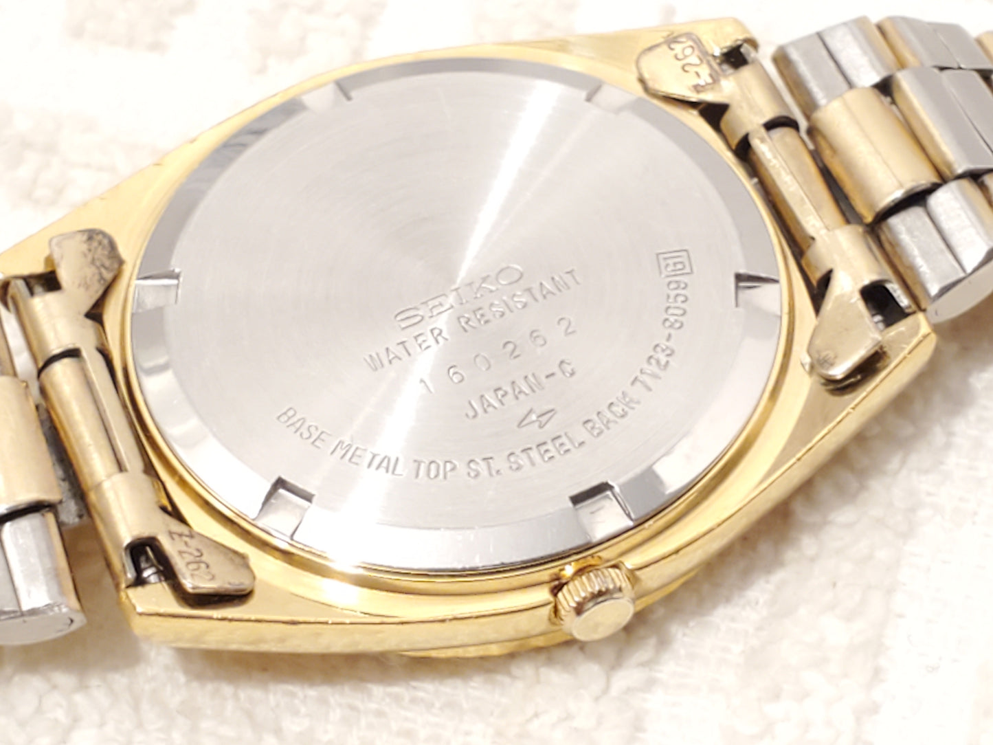Vintage Seiko SQ Day Date Mens Gold Tone Quartz Watch Two Jewels Stainless Steel