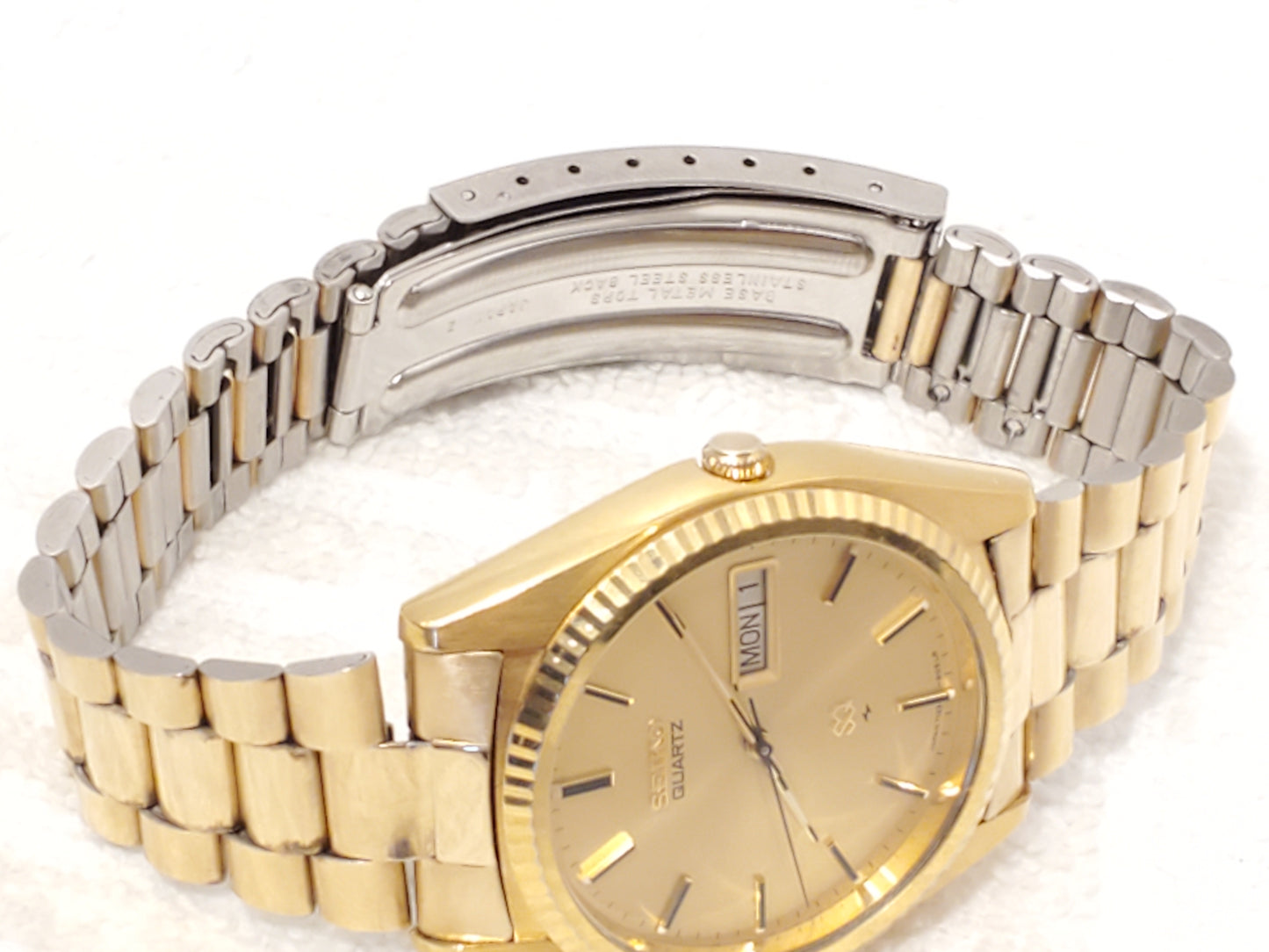 Vintage Seiko SQ Day Date Mens Gold Tone Quartz Watch Two Jewels Stainless Steel